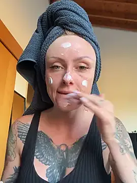 KatieVance – webcam model profile photo Image 4