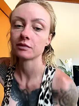 KatieVance – webcam model profile photo Image 7