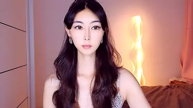 Noya – webcam model profile photo Image 13