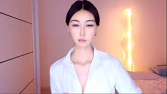 Noya – webcam model profile photo Image 9