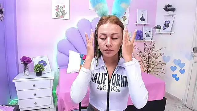 AmyBelmontt – webcam model profile photo Image 6