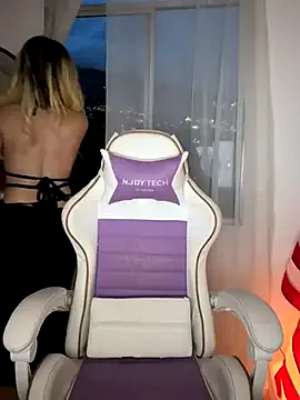 HANNIA_BAILEYS – webcam model profile photo Image 2