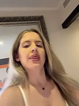 HeilyRosse – webcam model profile photo Image 12