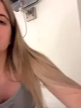 HeilyRosse – webcam model profile photo Image 8