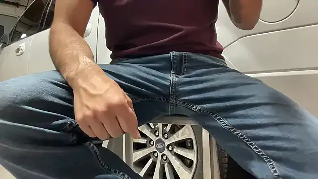 coreyniles96 – webcam model profile photo Image 8