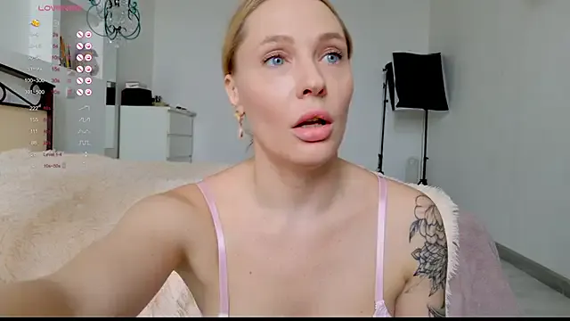 LyraCarvajal – webcam model profile photo Image 7