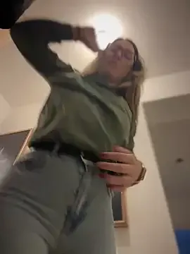 HotXMom – webcam model profile photo