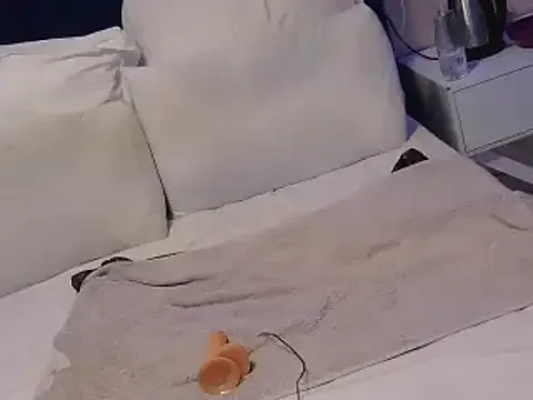 PaulinaSwift – webcam model profile photo Image 4