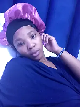 PaulinaSwift – webcam model profile photo Image 7