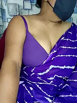 LoraFoxy – webcam model profile photo Image 2