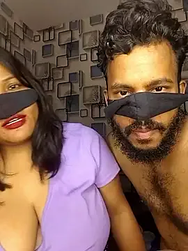 LoraFoxy – webcam model profile photo Image 4