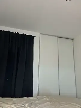 LauraCaruso – webcam model profile photo Image 11