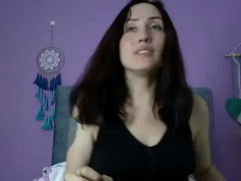 AmyBelmontt – webcam model profile photo Image 2