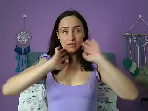 AmyBelmontt – webcam model profile photo Image 3