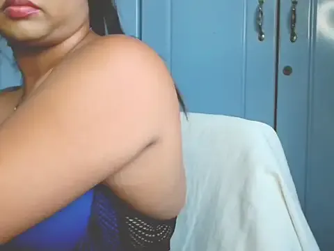 Cleo_luna – webcam model profile photo Image 2