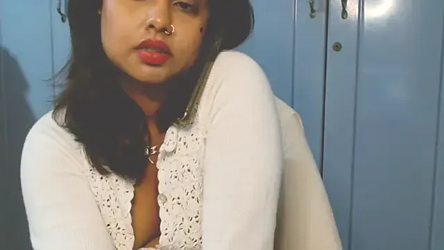 Cleo_luna – webcam model profile photo Image 5