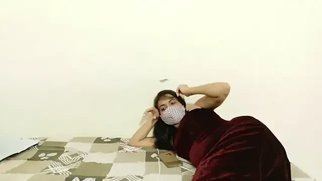 emiss_ – webcam model profile photo Image 12