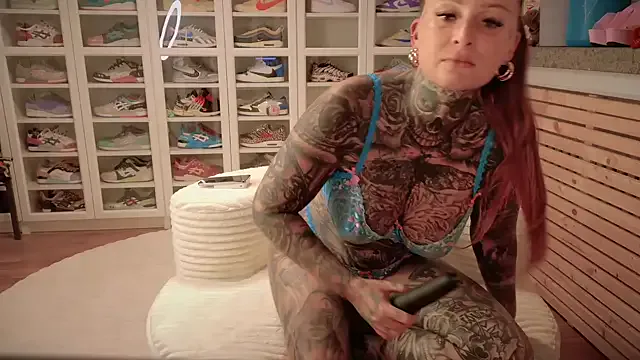 CharlotteCottin – webcam model profile photo Image 11