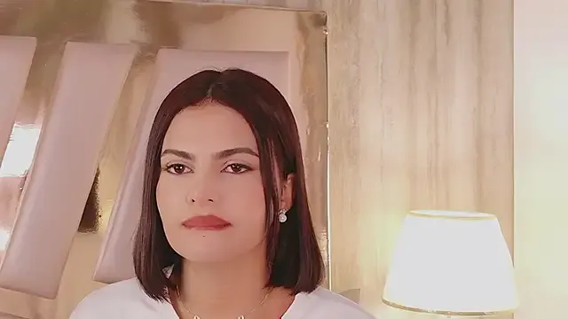 AnaSofiaLeon – webcam model profile photo Image 2