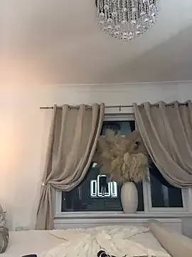 AuroraRuiz – webcam model profile photo Image 12