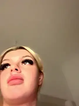 AuroraRuiz – webcam model profile photo Image 13