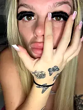 AuroraRuiz – webcam model profile photo Image 3