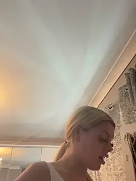 AuroraRuiz – webcam model profile photo Image 6