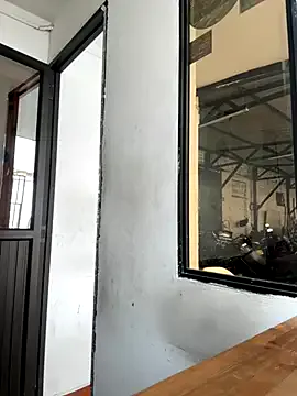 LauraFord – webcam model profile photo Image 11