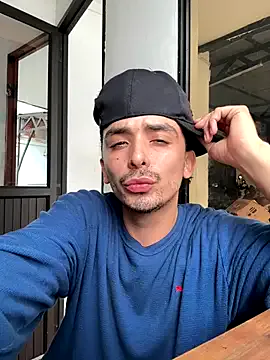 LauraFord – webcam model profile photo Image 13