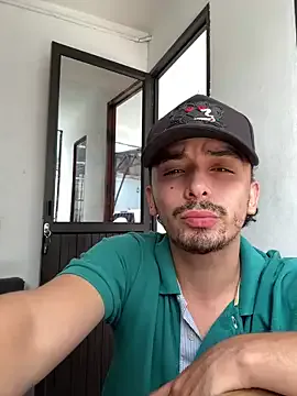 LauraFord – webcam model profile photo Image 15