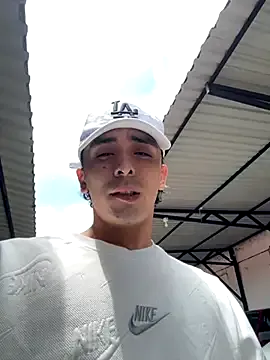 LauraFord – webcam model profile photo Image 17