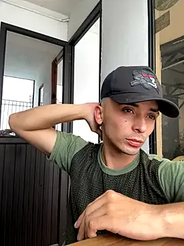 LauraFord – webcam model profile photo Image 19