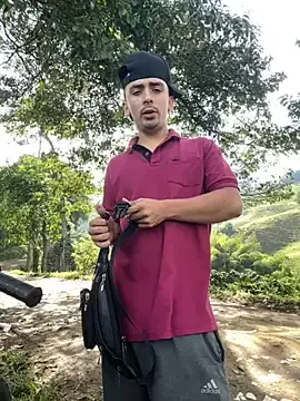 LauraFord – webcam model profile photo Image 6