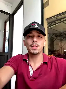 LauraFord – webcam model profile photo Image 8