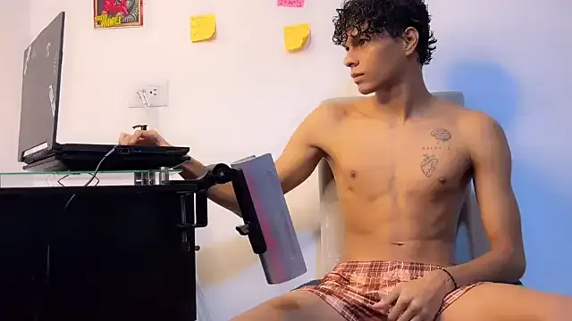 zincky – webcam model profile photo Image 11