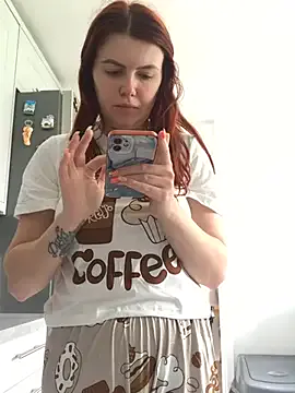 LunaKrismas – webcam model profile photo Image 2