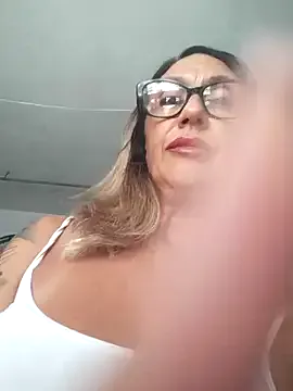 AbrilSilva – webcam model profile photo Image 17