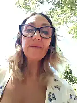 AbrilSilva – webcam model profile photo Image 5