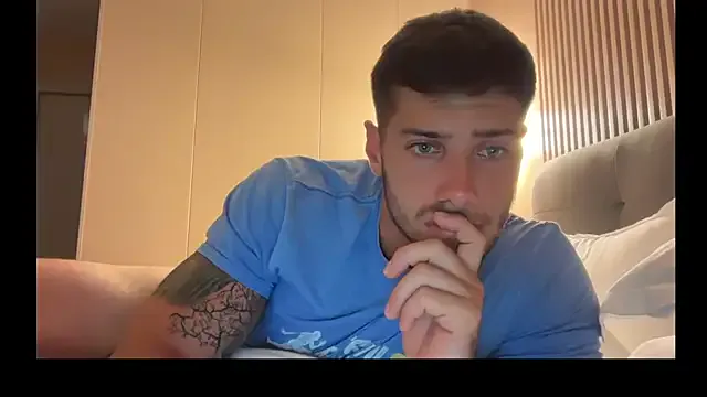 paroncho – webcam model profile photo Image 5