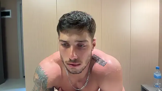 paroncho – webcam model profile photo Image 6