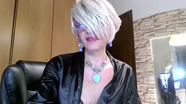 EmilyWeston – webcam model profile photo Image 2