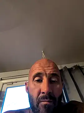 Zulyhenao18 – webcam model profile photo Image 8