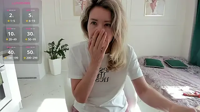 AmyBelmontt – webcam model profile photo Image 13