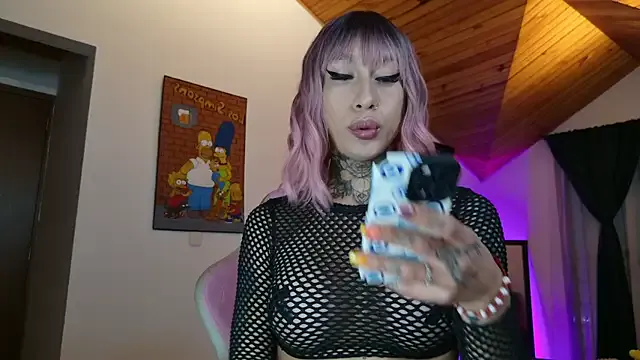 LaraHarvey – webcam model profile photo Image 18