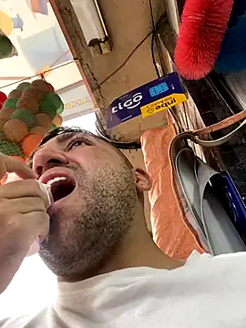 tommyjoyer – webcam model profile photo Image 8