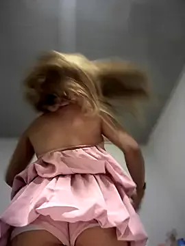 KarlaBr – webcam model profile photo Image 5