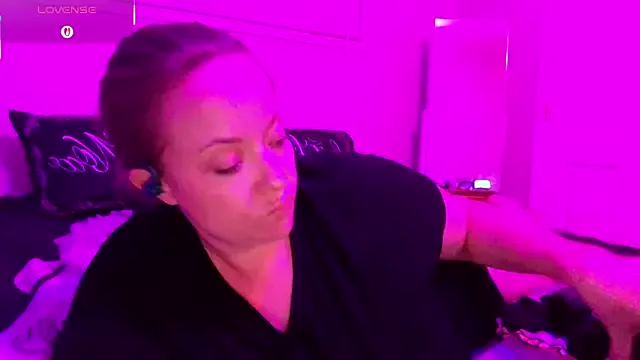 LolaCrave – webcam model profile photo Image 12