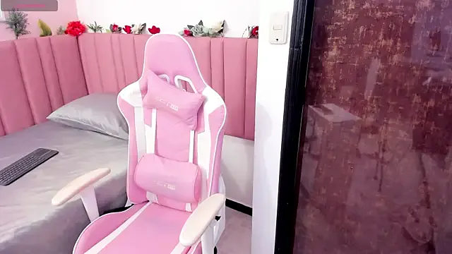 AylaRosell – webcam model profile photo Image 6