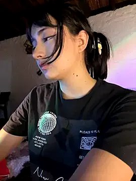 NILMINI-SHERON – webcam model profile photo Image 17