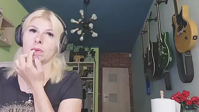 XxAlliGirlNextDoor – webcam model profile photo Image 5